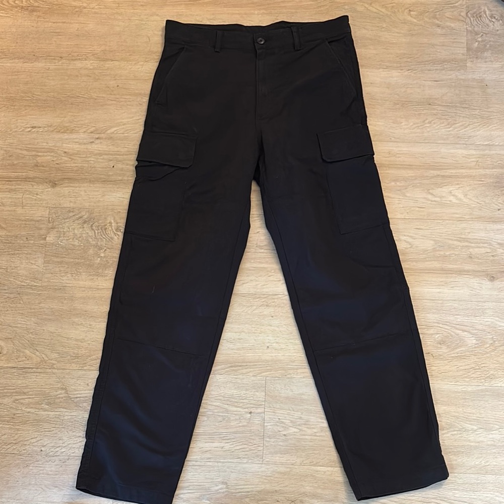 Uniqlo Black Cargo Pants Straight Leg
